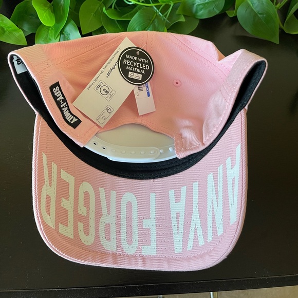 NWT Spy x Family Anya Forger Pre-Curved Snapback Hat - Picture 3 of 3